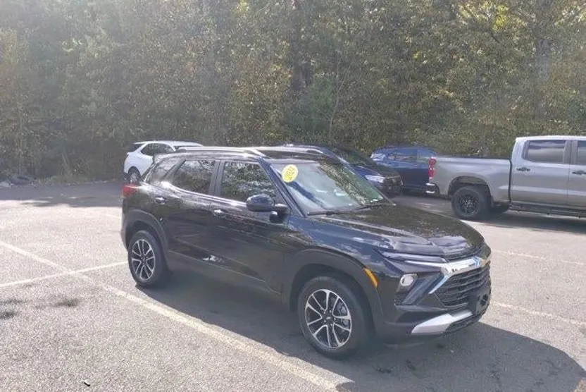 2024 Chevrolet Trailblazer LT photo 1
