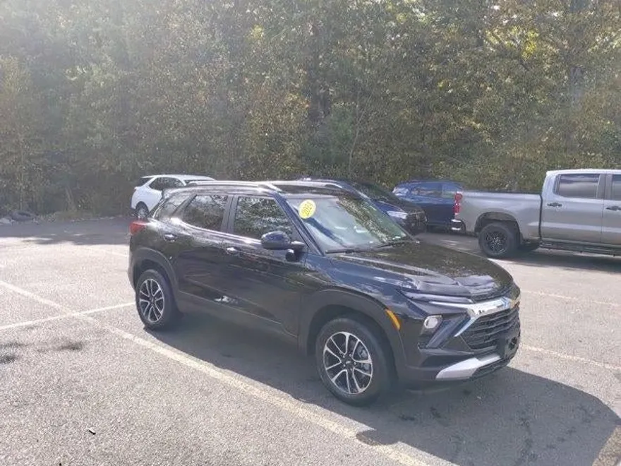 2024 Chevrolet Trailblazer LT photo 1