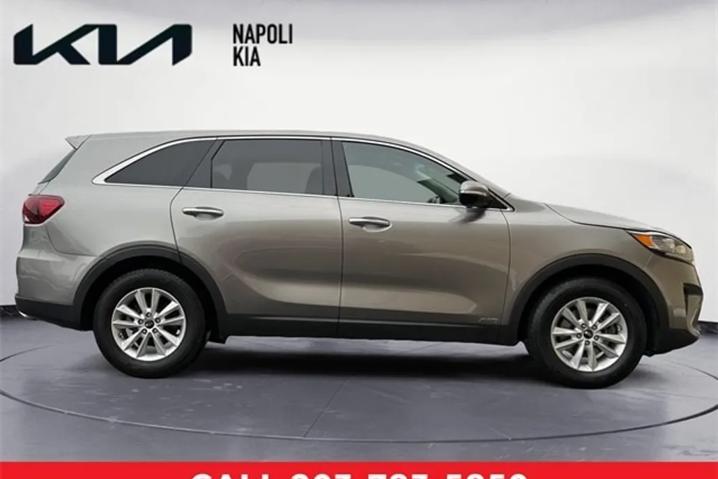 2019 Kia Sorento LX photo 1
