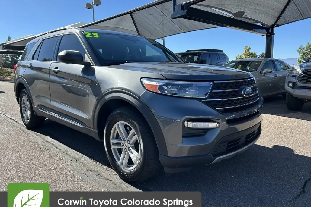 2023 Ford Explorer XLT photo 1