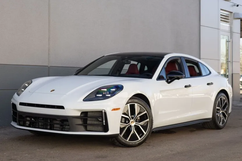 2025 Porsche Panamera 4 photo 1