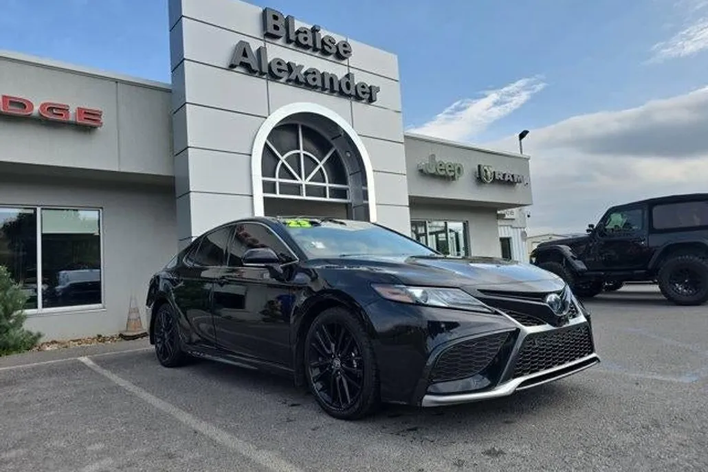 2023 Toyota Camry Hybrid XSE photo 1