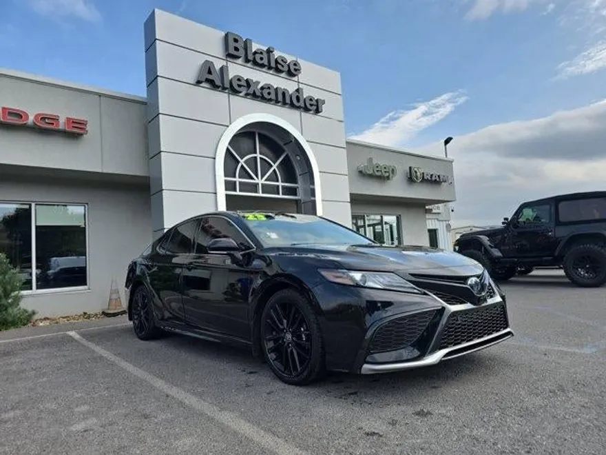 2023 Toyota Camry Hybrid XSE photo 1
