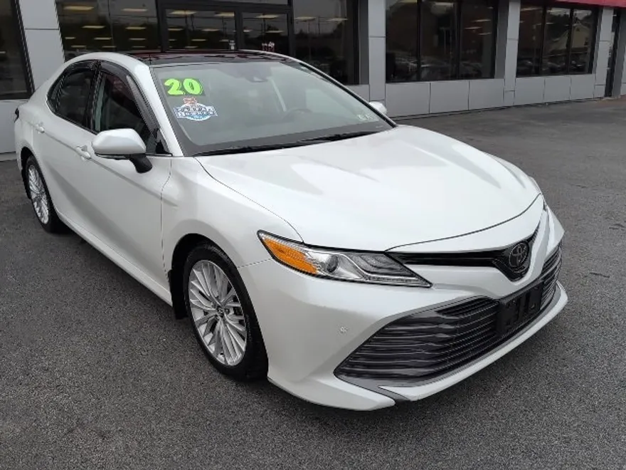 2020 Toyota Camry XLE photo 1
