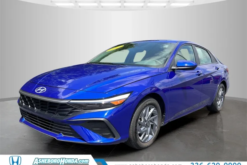 2024 Hyundai Elantra SEL photo 1