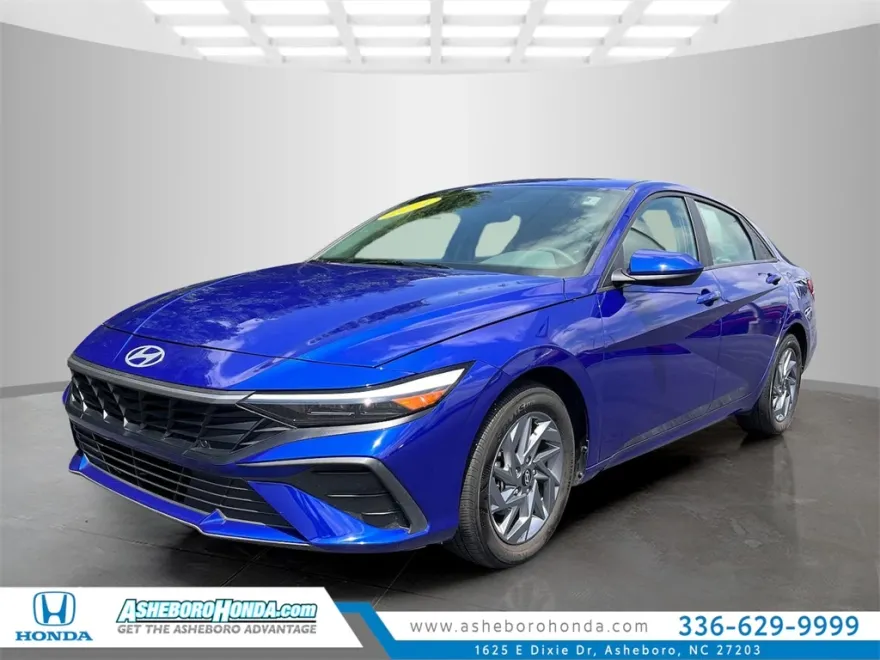 2024 Hyundai Elantra SEL photo 1