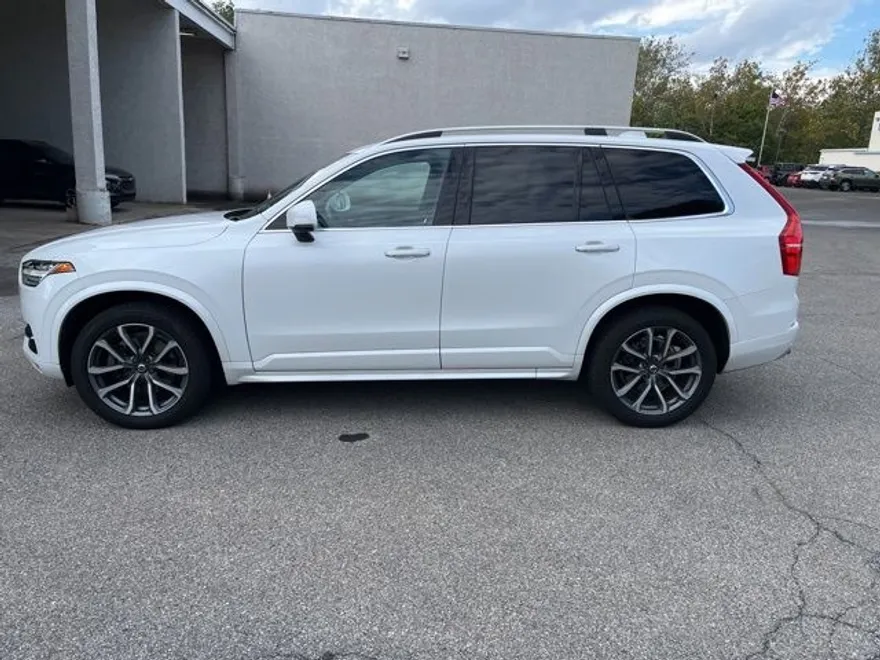 2019 Volvo XC90 T5 Momentum photo 1