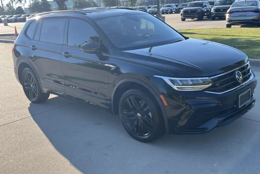2022 Volkswagen Tiguan SE R-Line Black photo 1