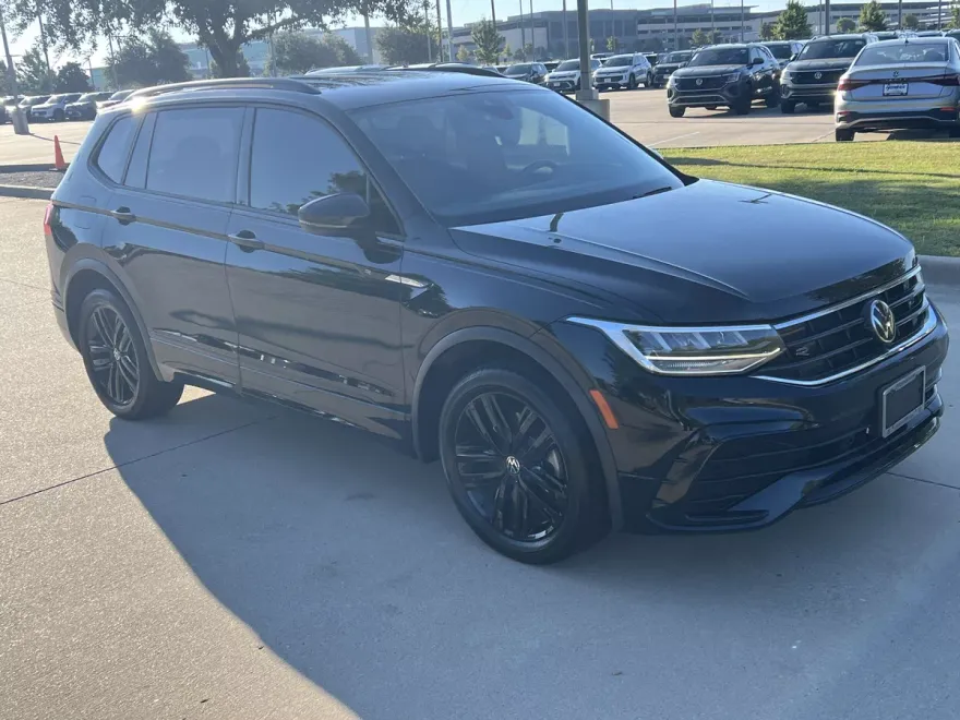 2022 Volkswagen Tiguan SE R-Line Black photo 1