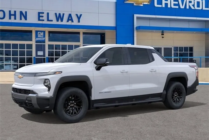 2026 Chevrolet Silverado photo 1