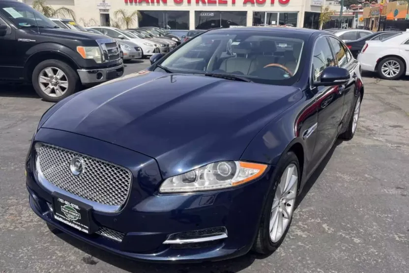 2011 Jaguar XJ photo 1