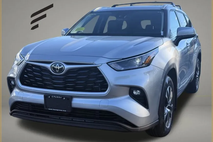 2022 Toyota Highlander XLE photo 1
