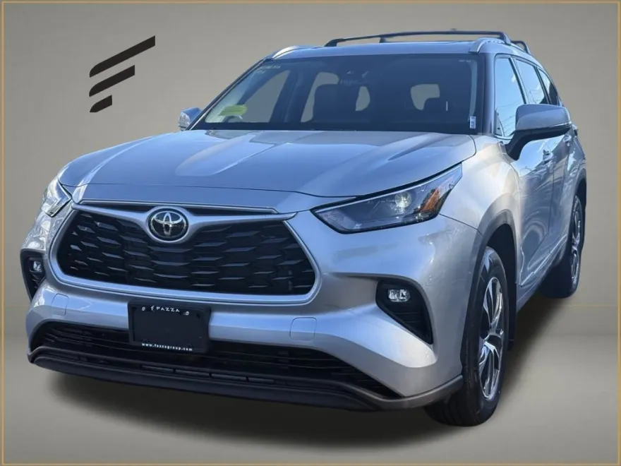 2022 Toyota Highlander XLE photo 1