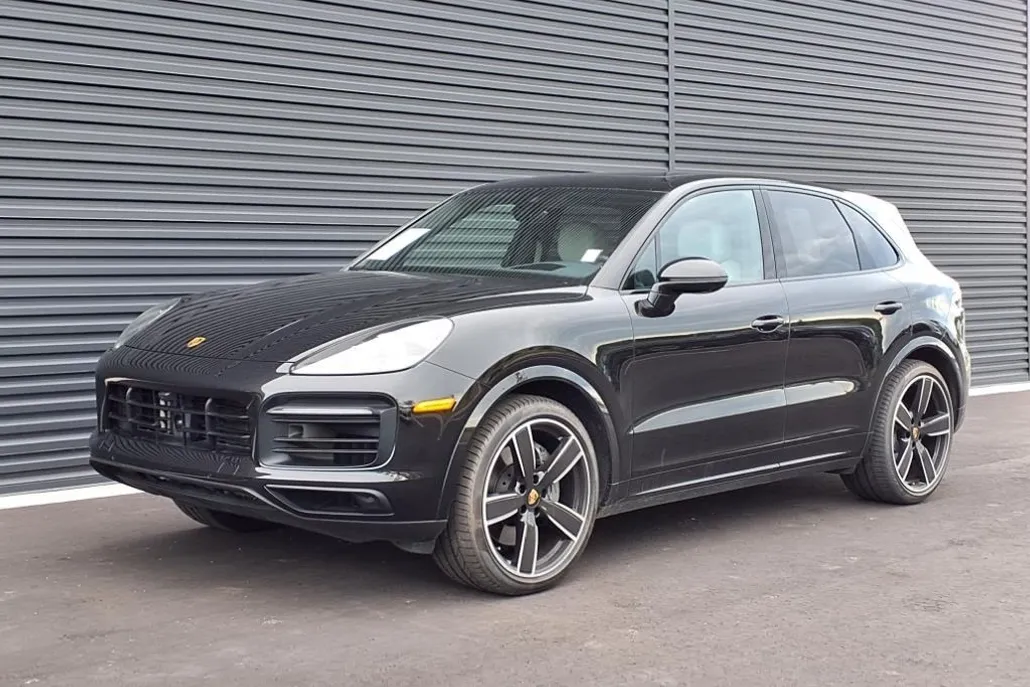2023 Porsche Cayenne S Platinum Edition photo 1