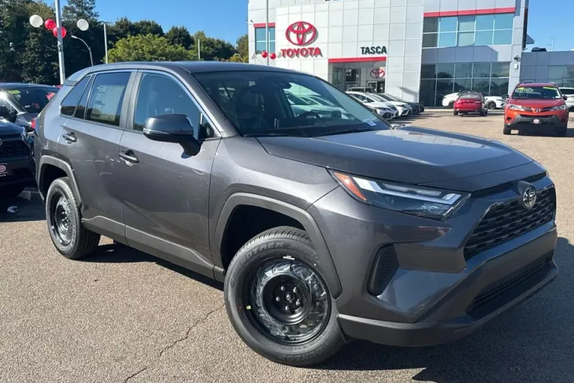 2025 Toyota RAV4 LE photo 1
