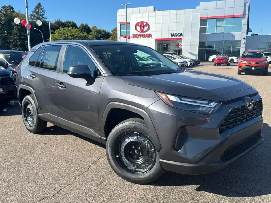 2025 Toyota RAV4 LE photo 1