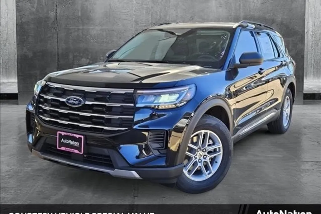 2025 Ford Explorer photo 1