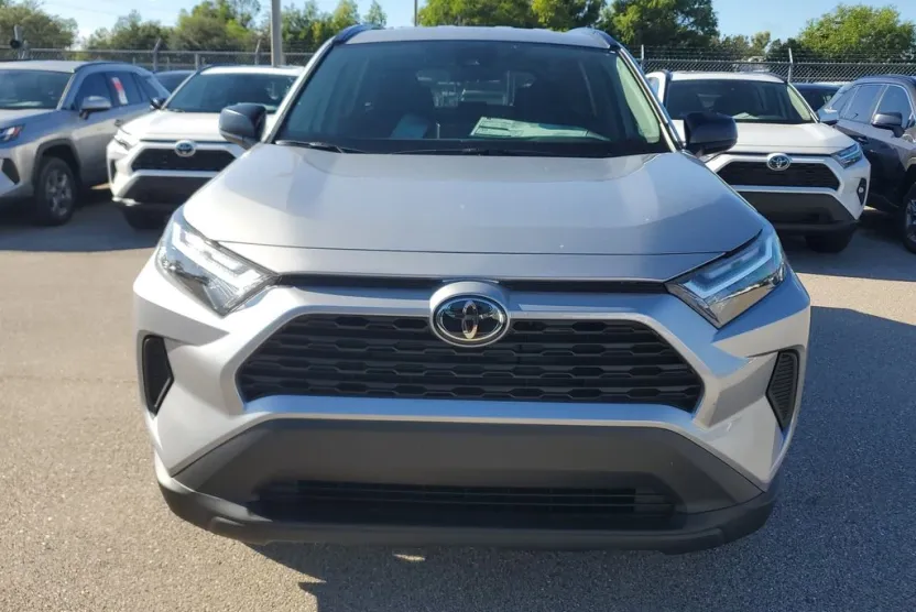 2025 Toyota RAV4 Hybrid LE photo 1