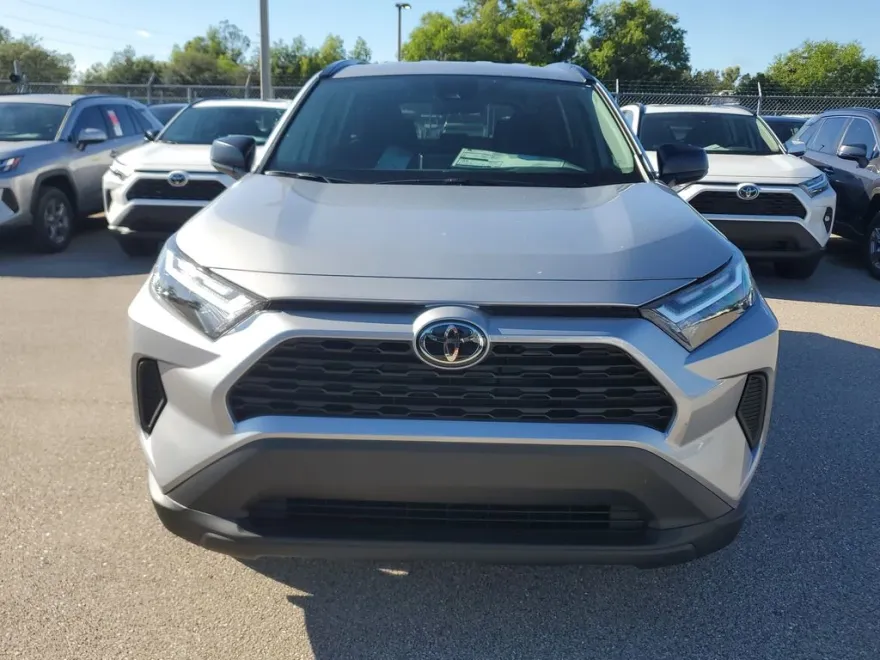 2025 Toyota RAV4 Hybrid LE photo 1