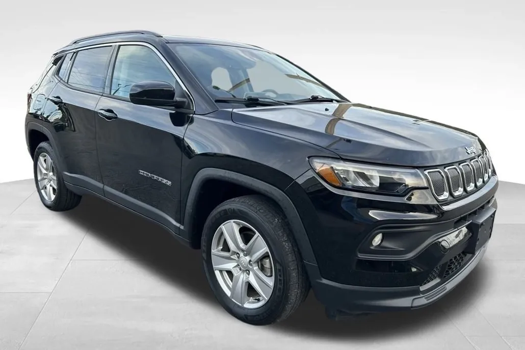 2022 Jeep Compass Latitude photo 1