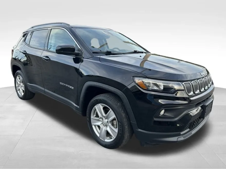 2022 Jeep Compass Latitude photo 1