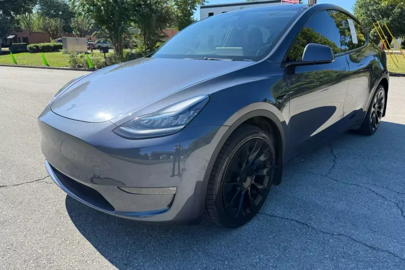 2022 Tesla Model Y Long Range photo 1