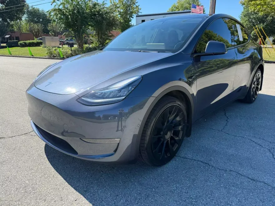 2022 Tesla Model Y Long Range photo 1