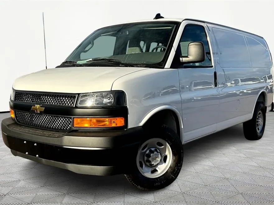 2025 Chevrolet Express Cargo 2500 photo 1