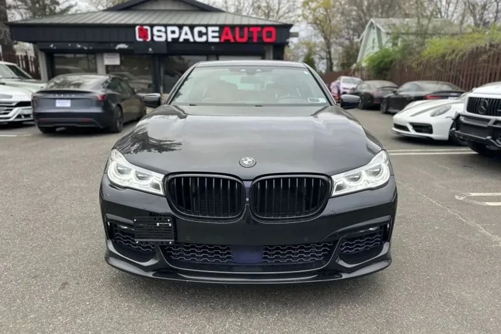 2018 Bmw 750i / B7 xDrive Sedan photo 1