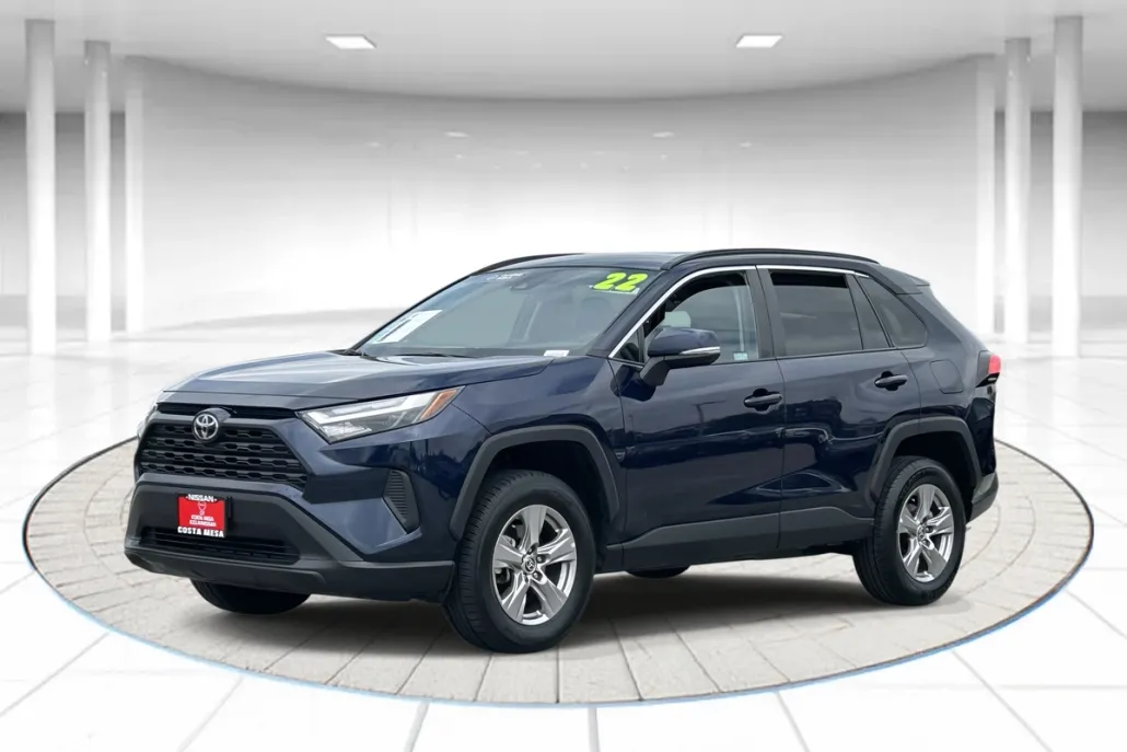 2022 Toyota RAV4 XLE photo 1