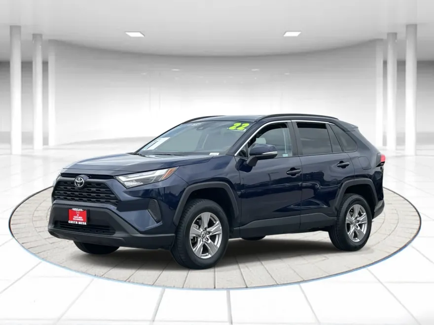 2022 Toyota RAV4 XLE photo 1