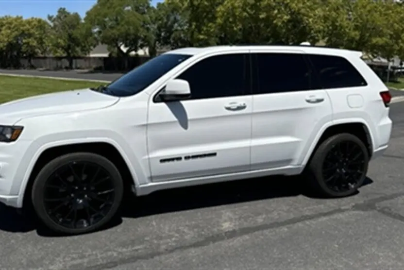 2018 Jeep Grand Cherokee Altitude photo 1