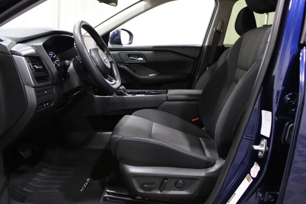 2024 Nissan Rogue SV photo 1