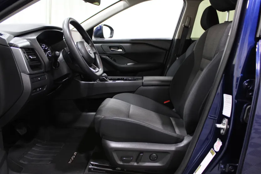 2024 Nissan Rogue SV photo 1