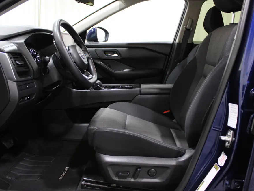 2024 Nissan Rogue SV photo 1