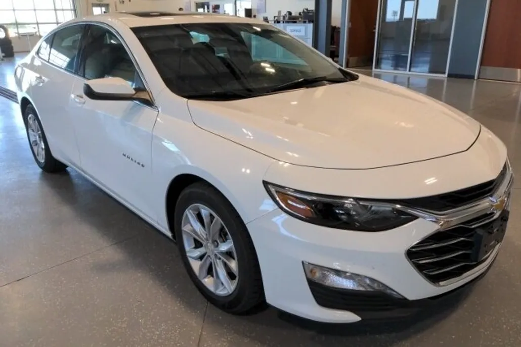 2024 Chevrolet Malibu 1LT photo 1