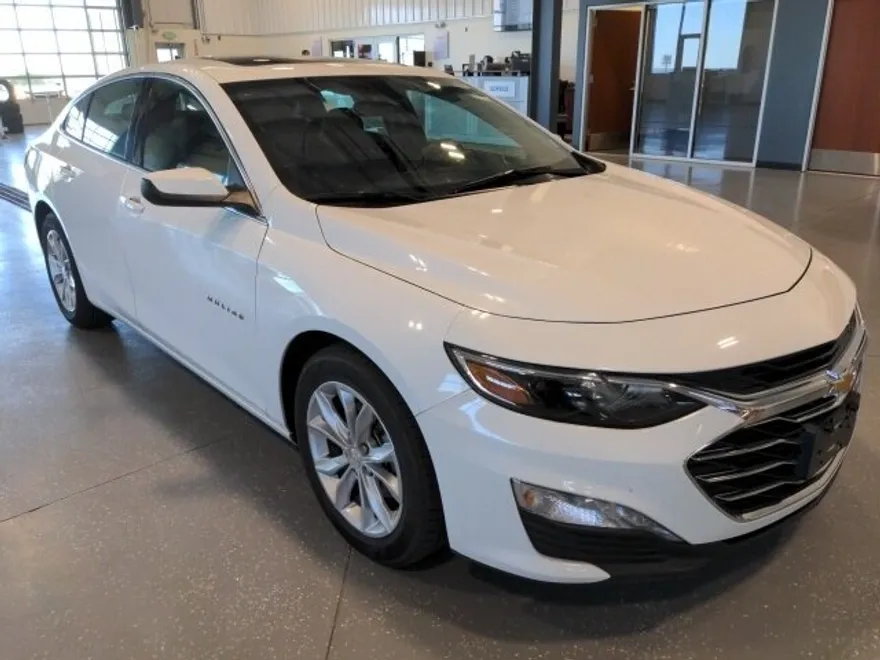 2024 Chevrolet Malibu 1LT photo 1