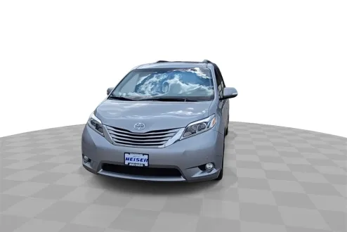 2015 Toyota Sienna Limited Premium photo 3