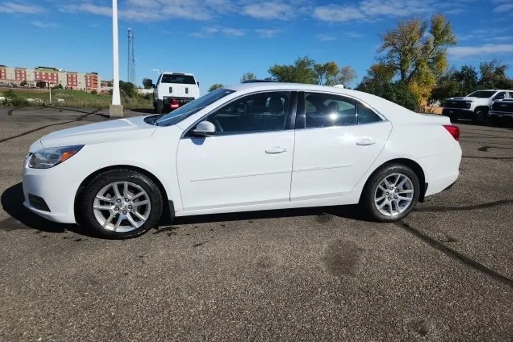 2014 Chevrolet Malibu 1LT photo 1