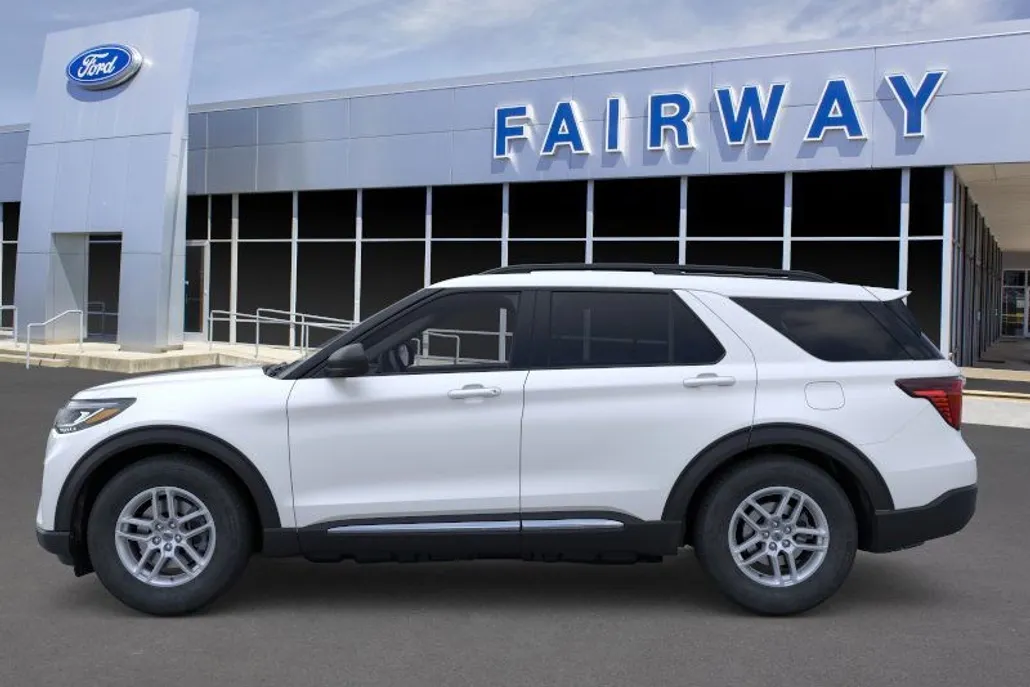 2025 Ford Explorer photo 1