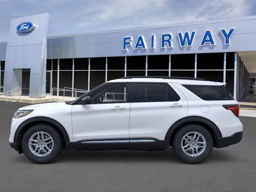 2025 Ford Explorer photo 1