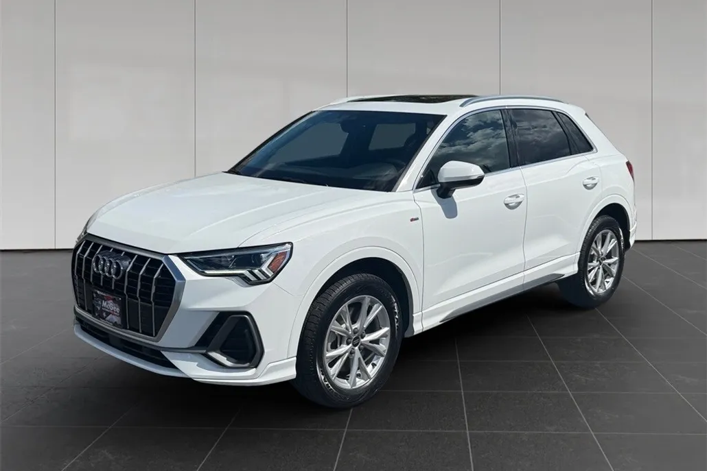 2023 Audi Q3 45 TFSI S line Premium photo 1