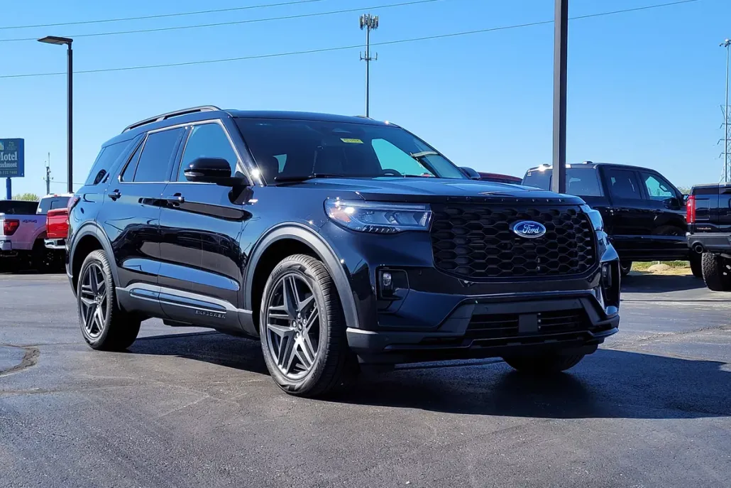 2025 Ford Explorer ST-Line photo 1