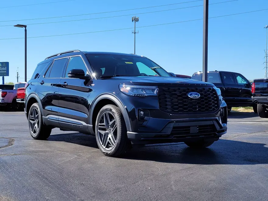 2025 Ford Explorer ST-Line photo 1