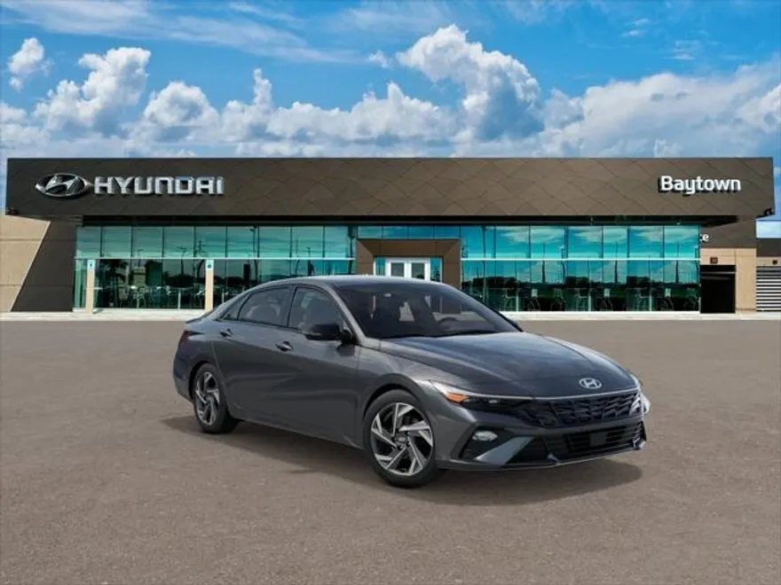 2025 Hyundai Elantra SEL Sport photo 2