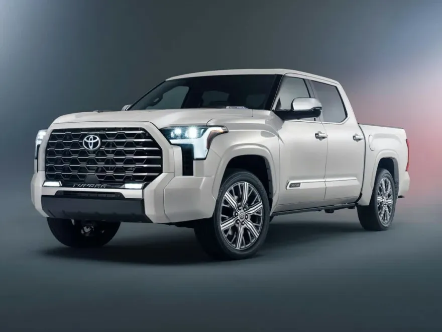 2025 Toyota Tundra Platinum CrewMax photo 1