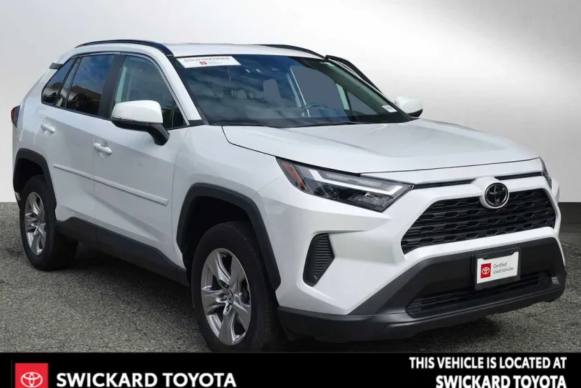 2022 Toyota RAV4 XLE photo 1