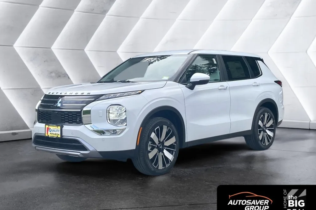 2025 Mitsubishi Outlander SE photo 1