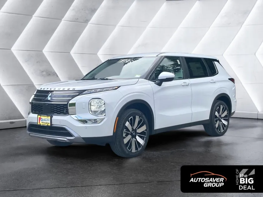 2025 Mitsubishi Outlander SE photo 1