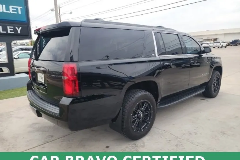 2020 Chevrolet Suburban LT photo 1